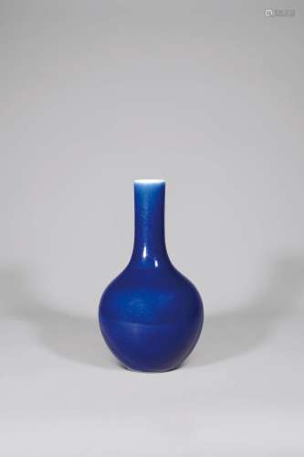 清乾隆 霁蓝釉天球瓶