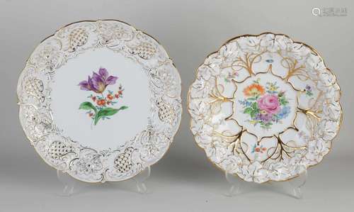 Two antique Meissen dishes Ø 27 - 29 cm.