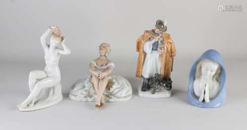 4x Porcelain figures
