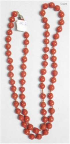 Halskette mit runden,roten Glasperlen