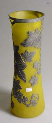 Jugenstil-Blumenvase, gelbes Glas Pate de Verres, mit floral...