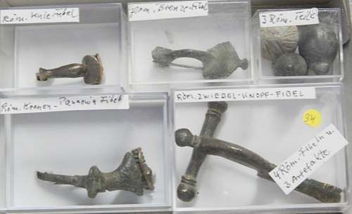 Konvolut 4 römische Fibeln und 3 Artefakte,zusammen