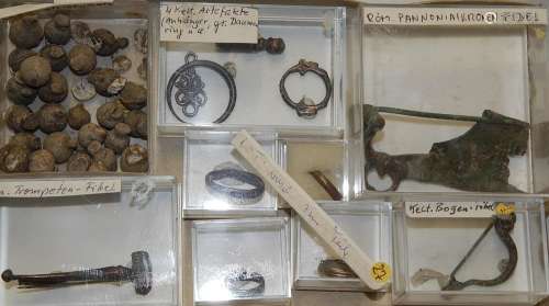 Konvolut 36 verschiedene römische  und keltische Fibeln,Ring...