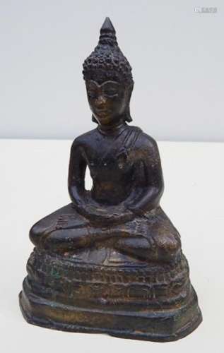 Buddha,sitzend,bodenseitge Scharmortierung,Höhe ca.18cm,1.Hä...
