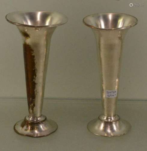 2 verschieden hohe Trompetenvasen(H:16,5 und 17cm),silver pl...