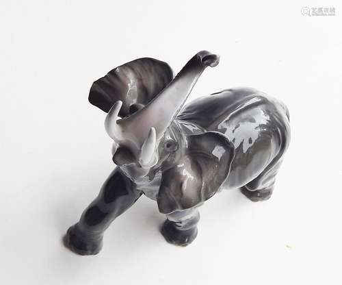 Figürliches Porzellan "Elefant",Höhe 21,5cm,wohl u...