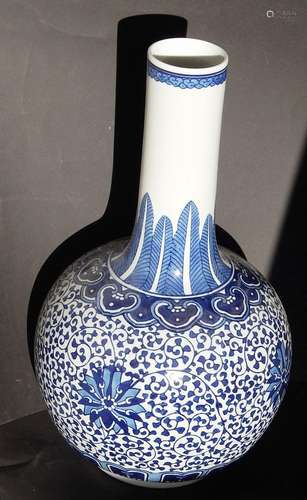 Bauchige Blumenvase,Porzellan,China,20.Jahrhundert, Höhe ca....