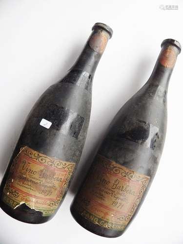 2 Flaschen Vino Barbera,1971,zusammen