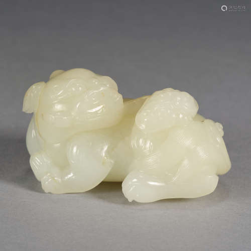 A white jade‘Buddhist lion hold a ruyi in its mouth’ ornamen...