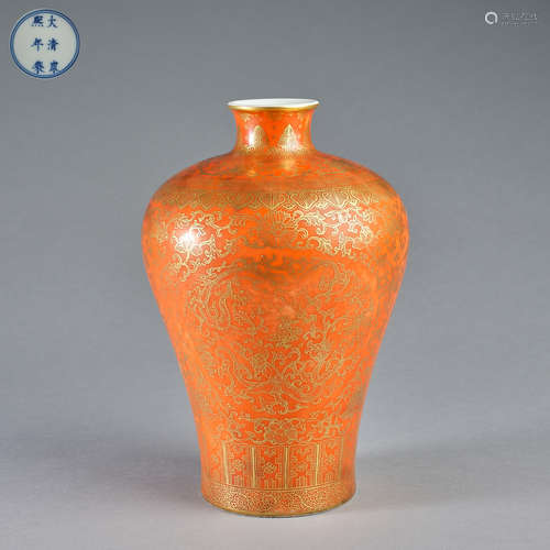 A rare gilt-decorated and red glazed vase, Qing dynasty, Kan...