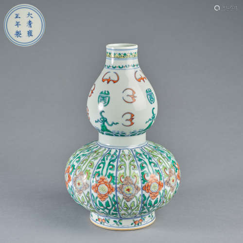 A doucai double-gourd vase,Qing dynasty,Yongzheng