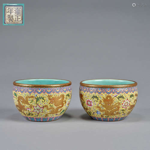 A pair of famille-rose small vats, Qing dynasty,Yongzheng