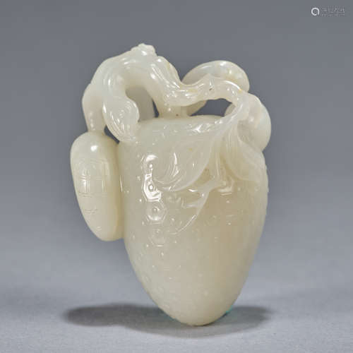 A jade carving of litchi,Qing dynasty