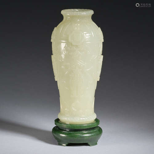 A jade vase with spinach-green jade stand,Qing dynasty