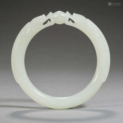 A white jade bracelet,inner diameter 5.5cm , Qing dynasty