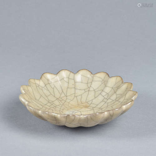 A Ge Kiln mallow-shaped brush washer,Song dynasty