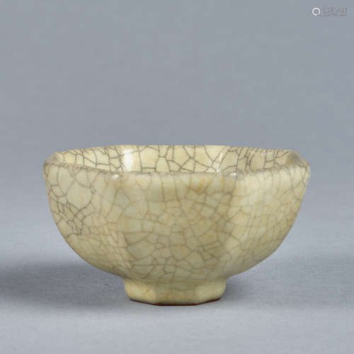 A Ge Kiln tea cup,Song dynasty