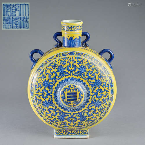 A rare yellow-glazed blue and white 'lotus' vase, Qing dynas...