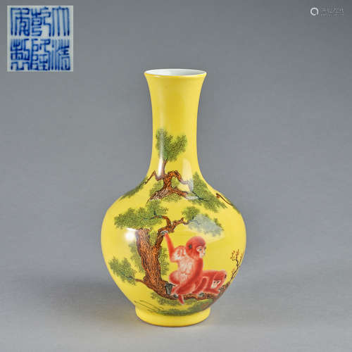 A yellow-ground famille-rose vase,Qing dynasty,Qianlong mark