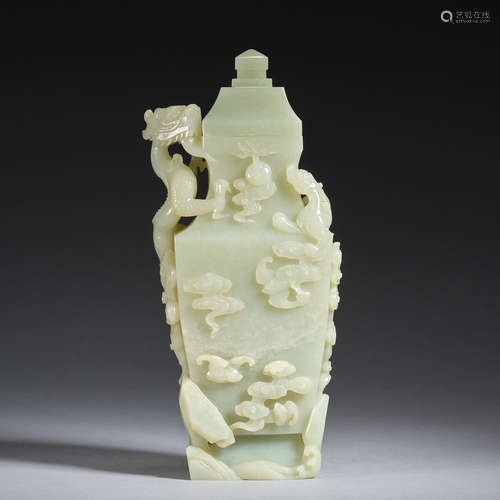 An archaisitc jade 'dragon' vase with cover, Qing dynasty