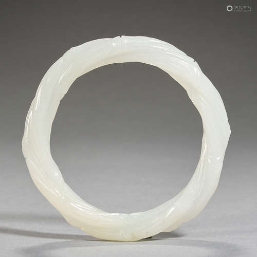 A white jade bracelet,inner diameter 5.5cm , Qing dynasty