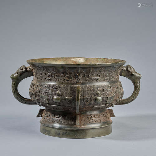 An bronze ritual food vessel, gui ,Western Zhou dynasty