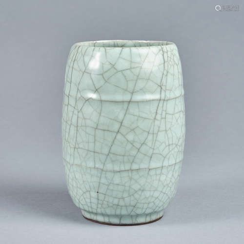 A Ge Kiln tall cup, Song dynasty