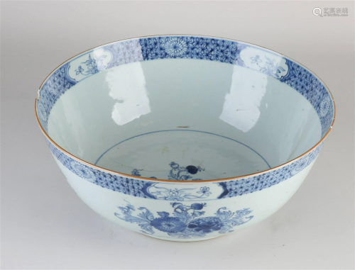 Large 18th century Chinese bowl Ã˜ 33 cm.