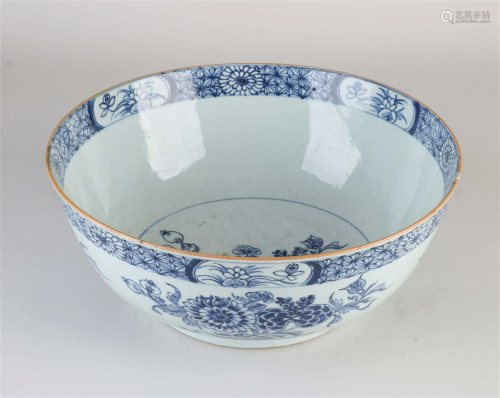 18th century Chinese bowl Ã˜ 29 cm.
