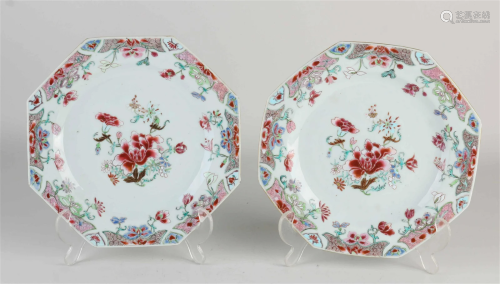 Two 18th century Chinese Family Rose dishes, Ã˜ 21.3 - 21.5 ...