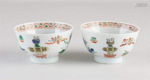 Two 18th century Kang Xi bowls Ã˜ 8.2 cm.