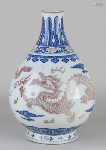 Chinese dragon vase, H 28 cm.