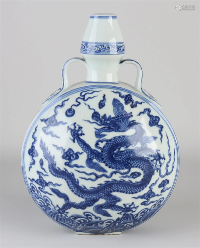 Chinese moon/pilgrim vase, H 19 cm.