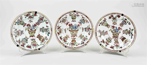 Three 18th century Chinese plates Ã˜ 22.4 cm.
