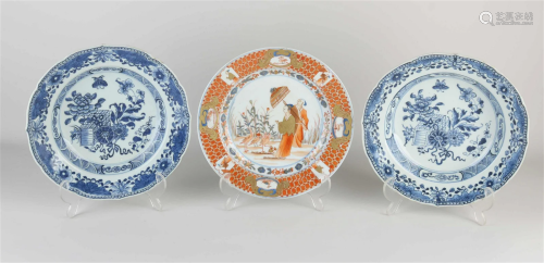 Three Chinese plates Ã˜ 22 - Ã˜ 24 cm.