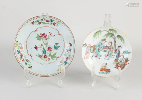 Two antique Chinese dishes Ã˜ 13 - 16 cm.