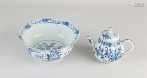Two parts 17th-18th century Chinese porcelain