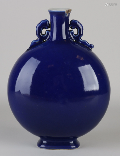 Chinese moon vase, H 26 cm.
