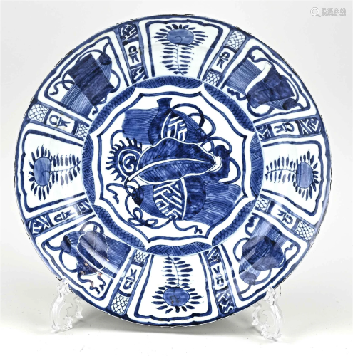 17th century Chinese Wanli dish Ã˜ 30 cm.