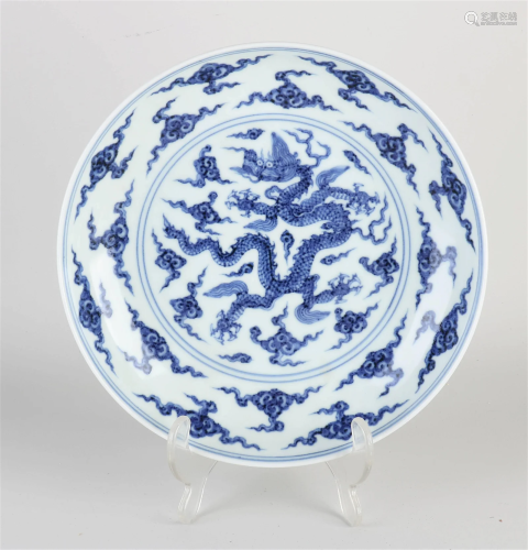 Chinese dragon plate Ã˜ 22.3 cm.