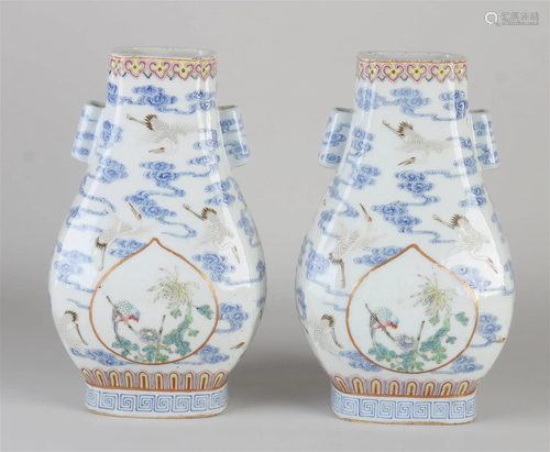 Two Chinese vases, H 22 cm.