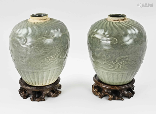 Two Chinese ginger jars Ã˜ 11 cm.
