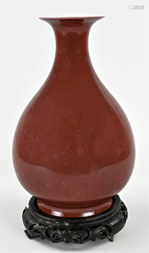 Chinese vase on console, H 30 cm.