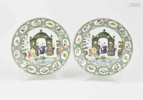 Two Chinese Familie Verte plates Ã˜ 22.5 cm.