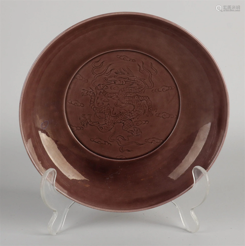 Chinese brown dish Ã˜ 18.2 cm.