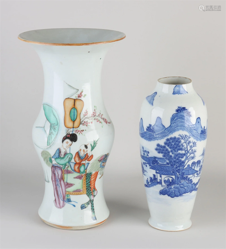 Two antique Chinese vases, H 28 - 34 cm.