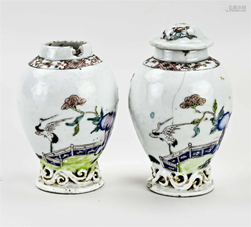 Two 18th century Chinese lidded vases, H 11 - 12.5 cm.