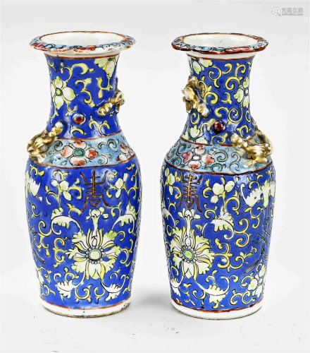Two 19th century Chinese vases, H 15.3 cm.