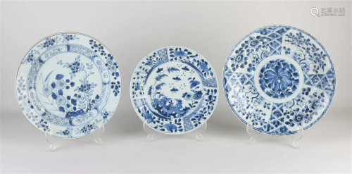 Three 17th - 18th century Chinese plates, Ã˜ 23 - 28 cm.