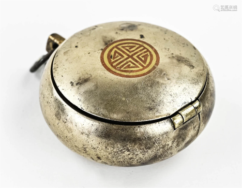 Chinese or Japanese lidded box